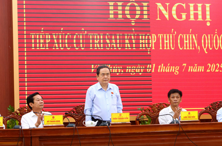 N.A. Chairman meets with voters in Can Tho